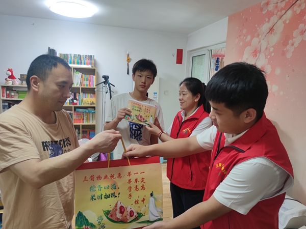 暖心助考，一舉高“粽” ——三箭物業(yè)公司黨支部深入開展“亮身份、樹形象、作貢獻(xiàn)、助發(fā)展”活動(dòng)